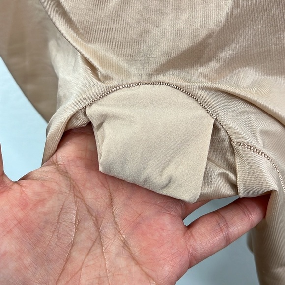 SPANX Women's Thinstincts 2.0 Open-Bust Mid-Thigh Bodysuit size XL - Picture 4 of 10